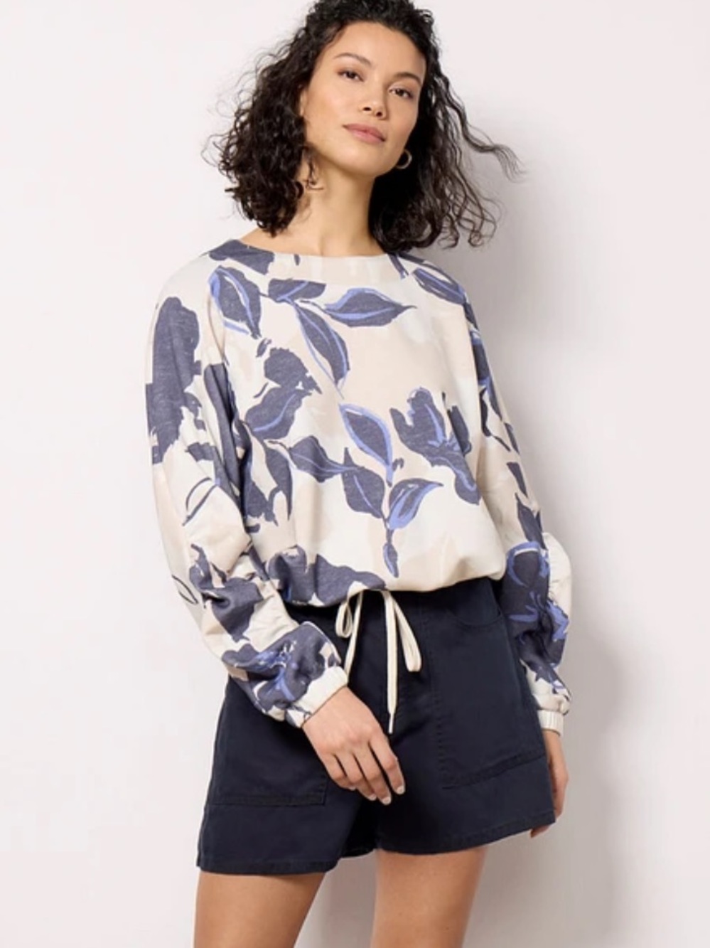 BOGO! Evereve Floral Print Ruched Sleeve Pullover Top Tan Blue Size Small - Picture 3 of 10